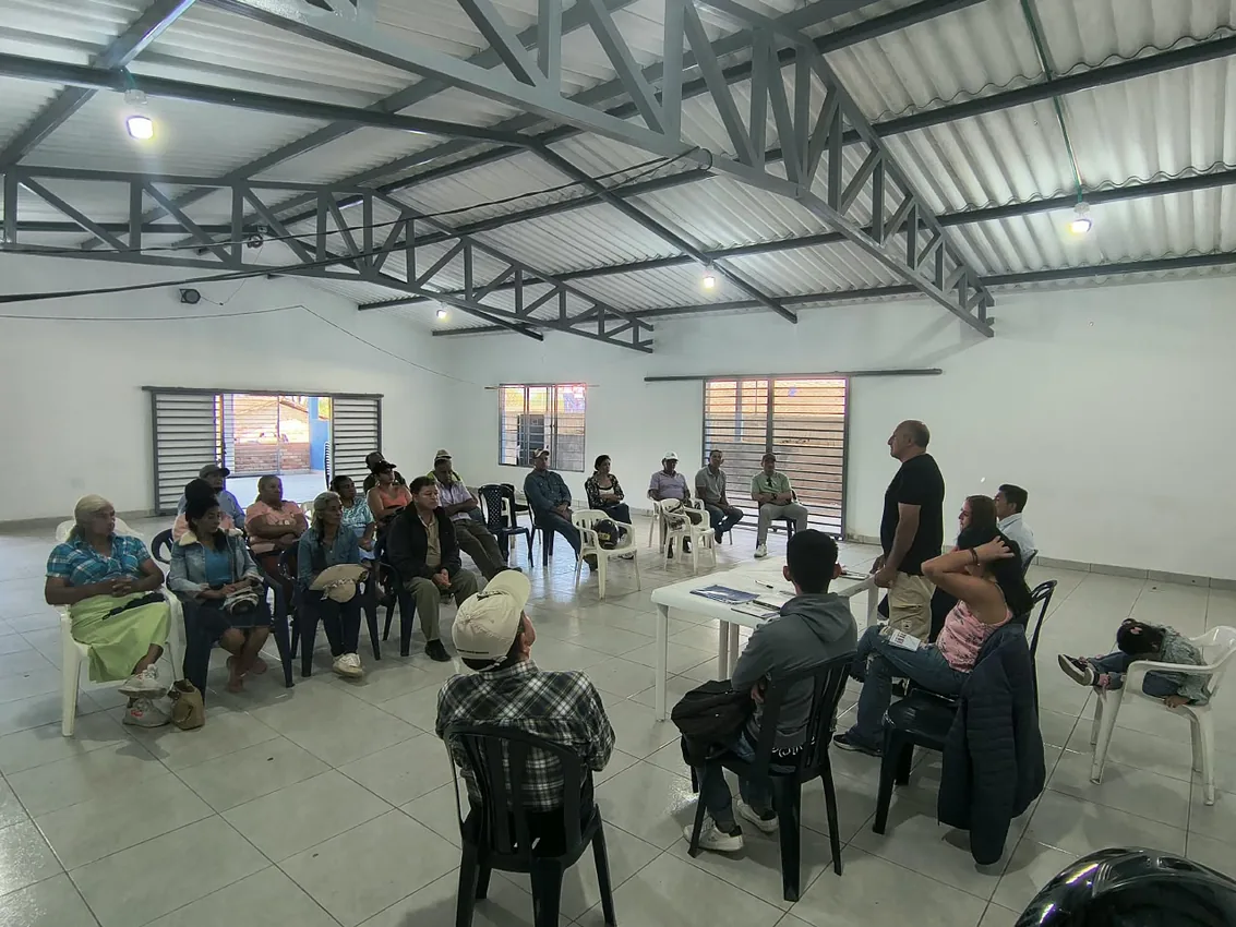 Reunión con comunidad cafetera